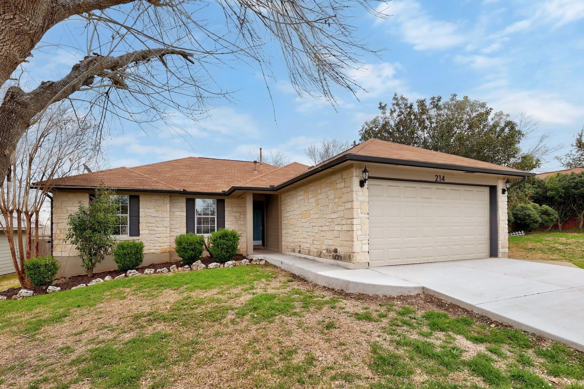 Photo 2 of 214 CRYSTAL KNOLL BLVD