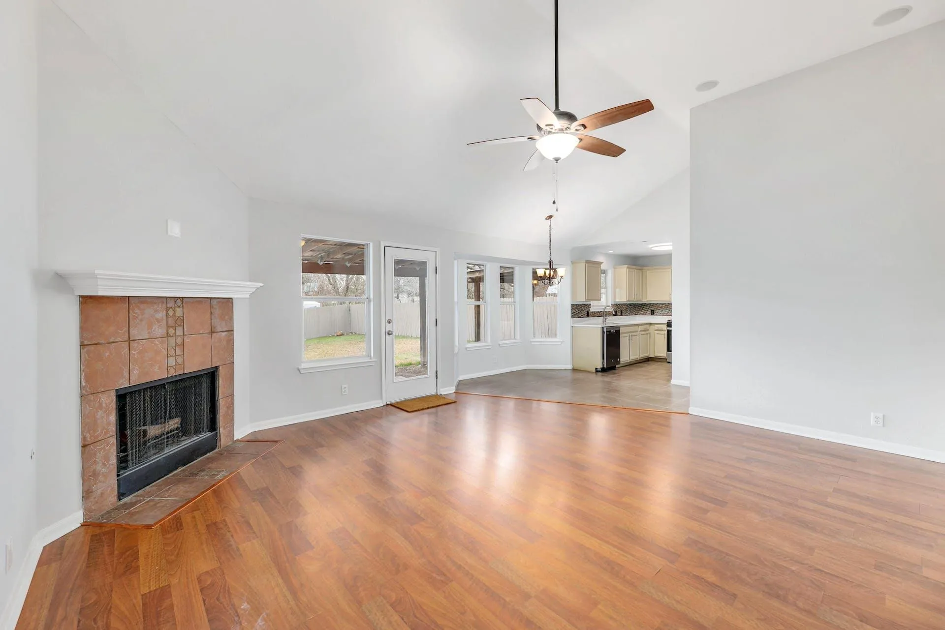 Photo 5 of 214 CRYSTAL KNOLL BLVD