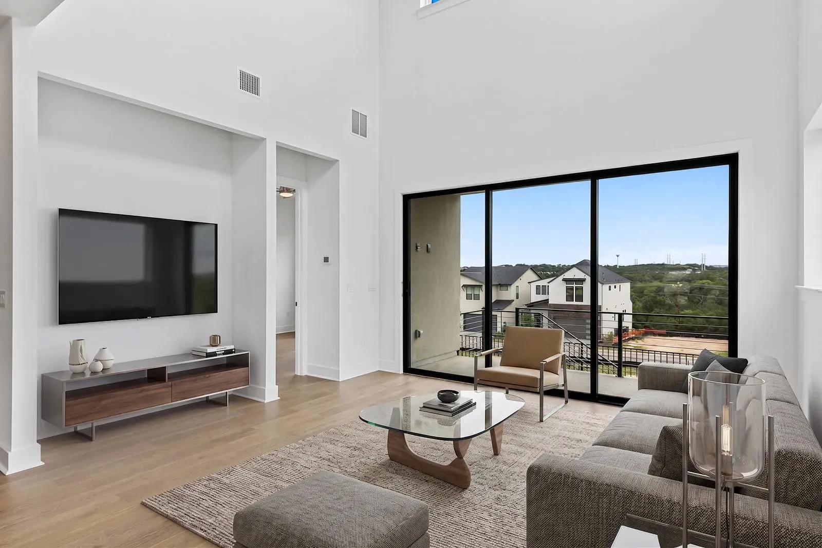Photo 4 of 112 PENNYBACKER LN