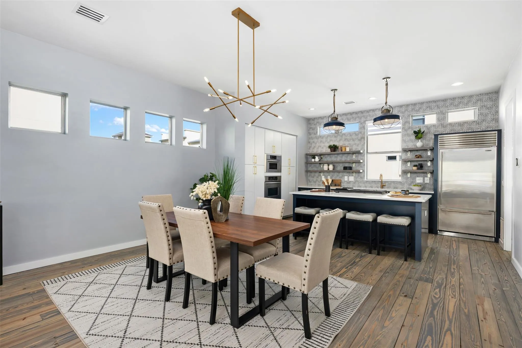Photo 3 of 1209 KINNEY AVE #D