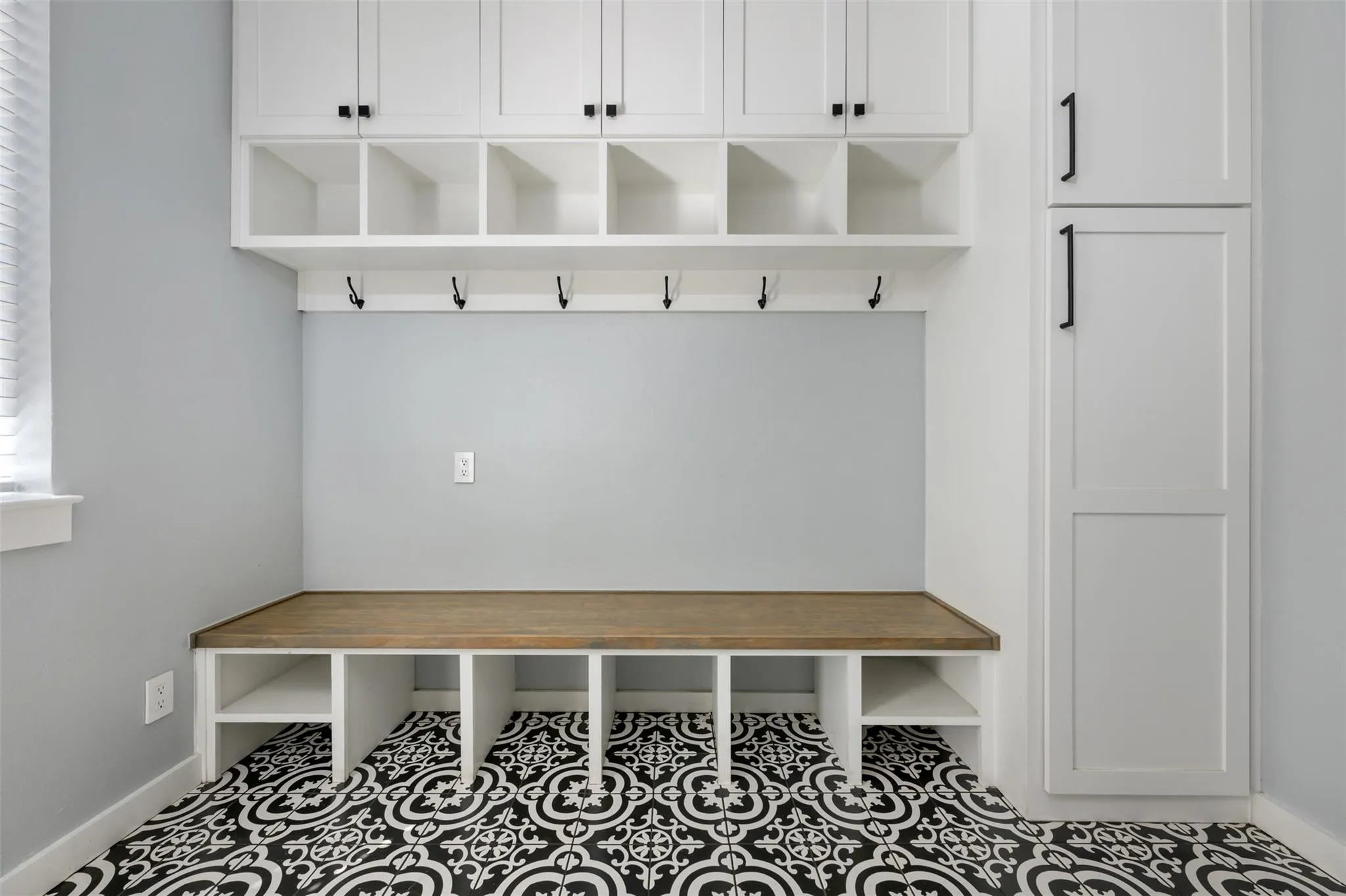 Photo 5 of 1209 KINNEY AVE #D