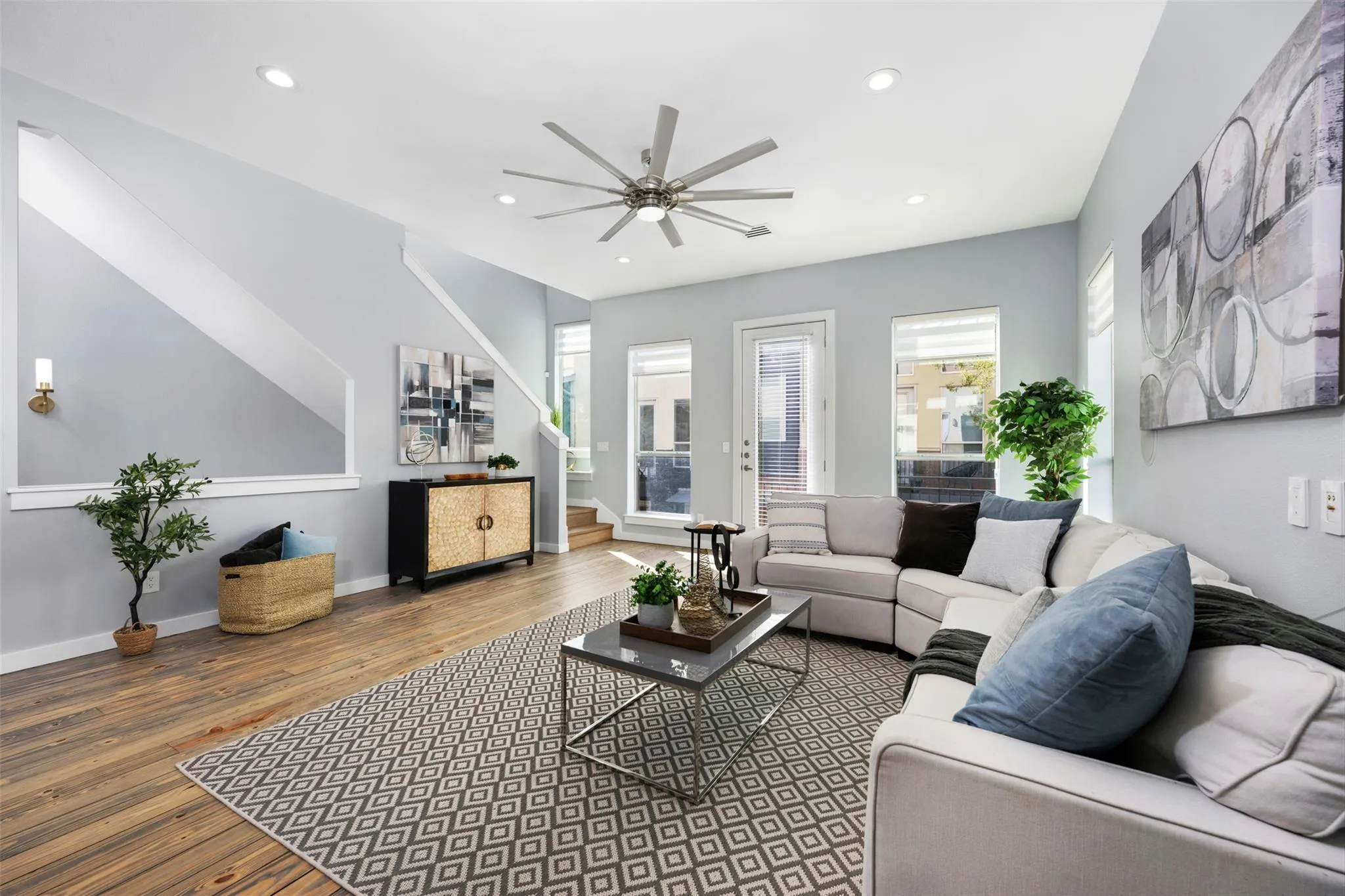 Photo 4 of 1209 KINNEY AVE #D