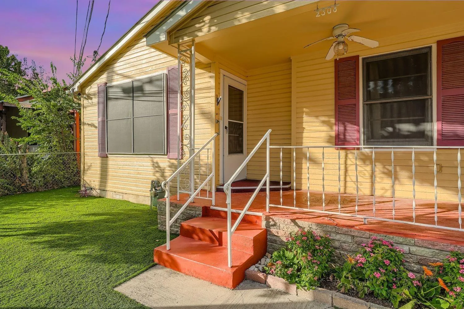 Photo 2 of 2308 SANTA RITA ST