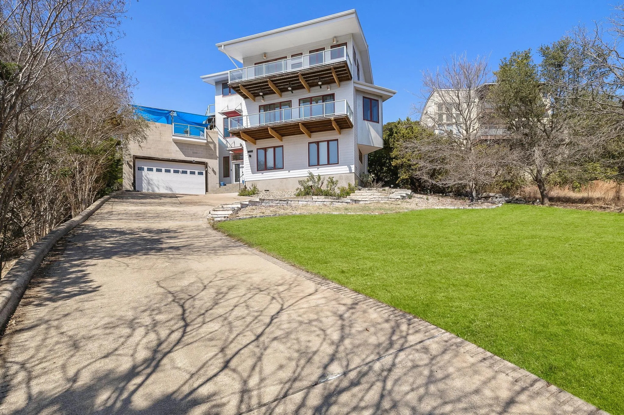 Photo 4 of 14020 LAKE VIEW DR