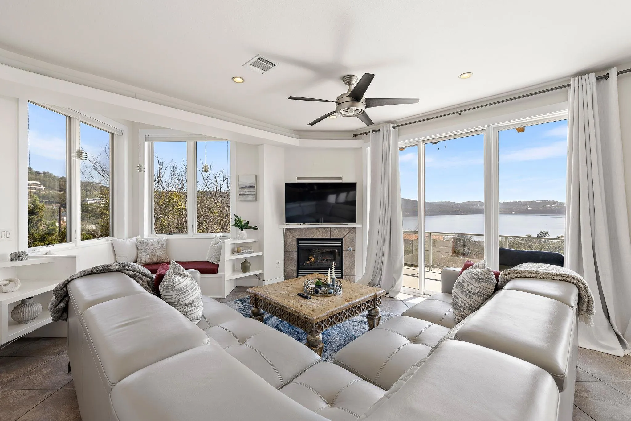 Photo 5 of 14020 LAKE VIEW DR
