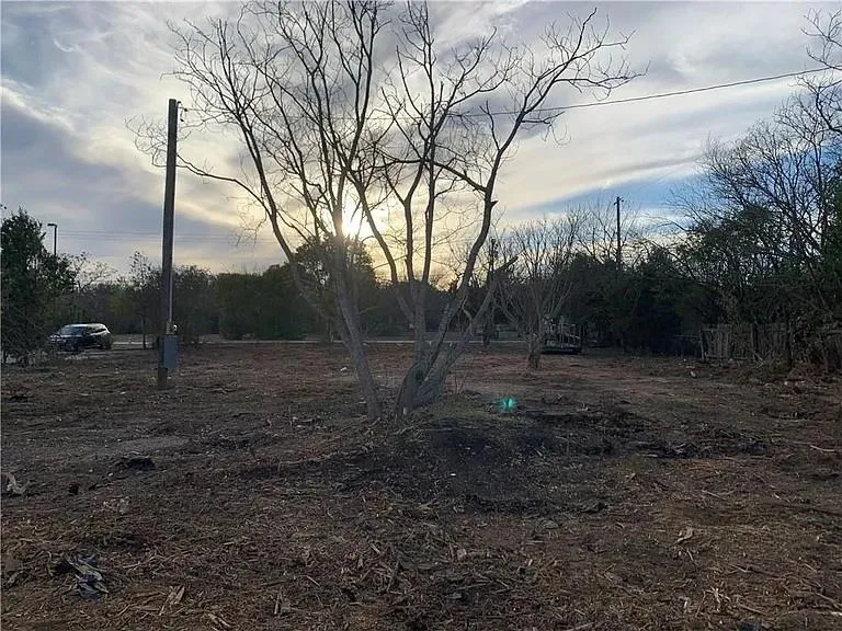 Photo 5 of 1600 S WEST DR
