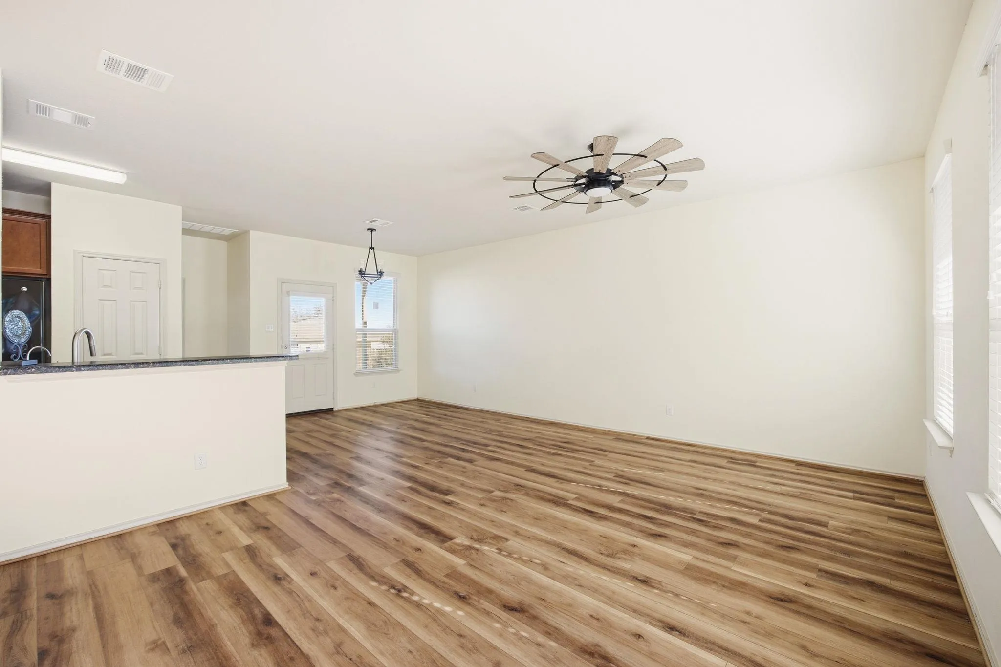 Photo 3 of 408 AZURITE DR