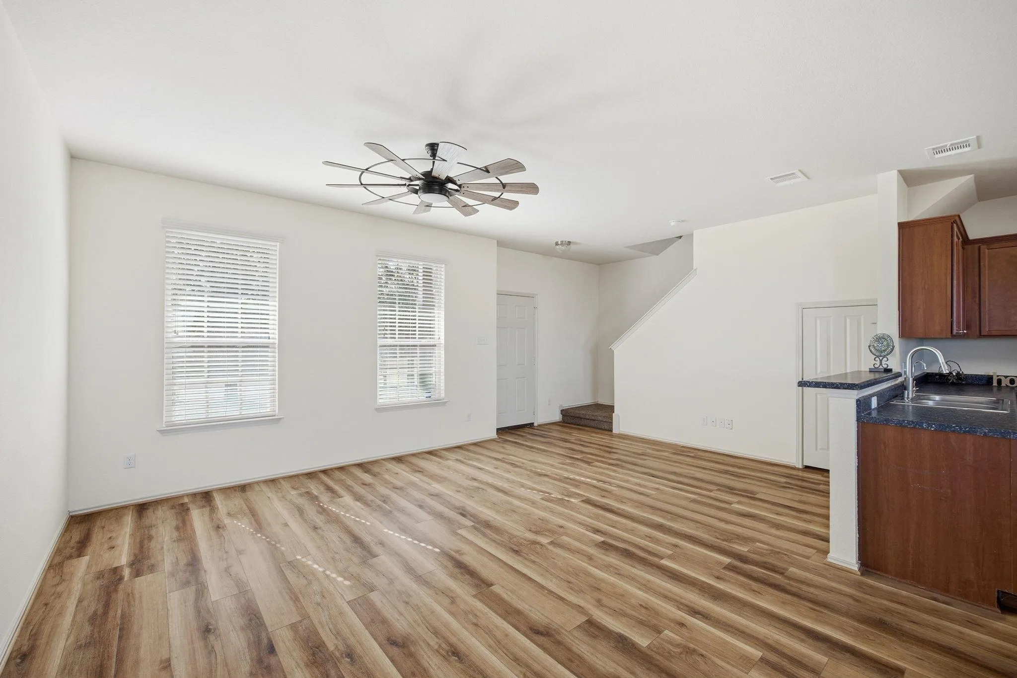 Photo 5 of 408 AZURITE DR