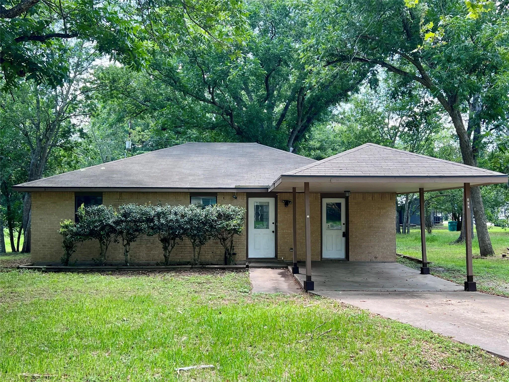 Photo of 302 HARRIS ST, Smithville, TX, 78957