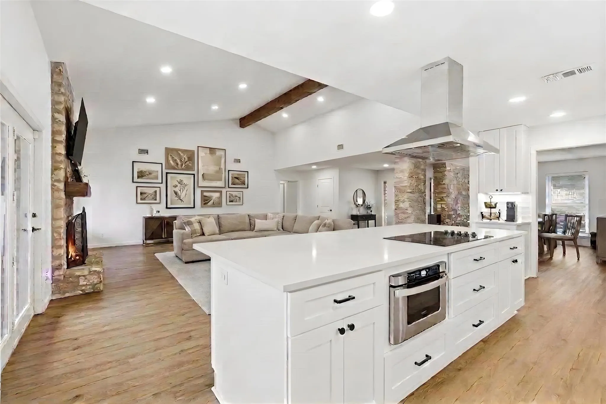Photo 3 of 308 ASHWOOD LN