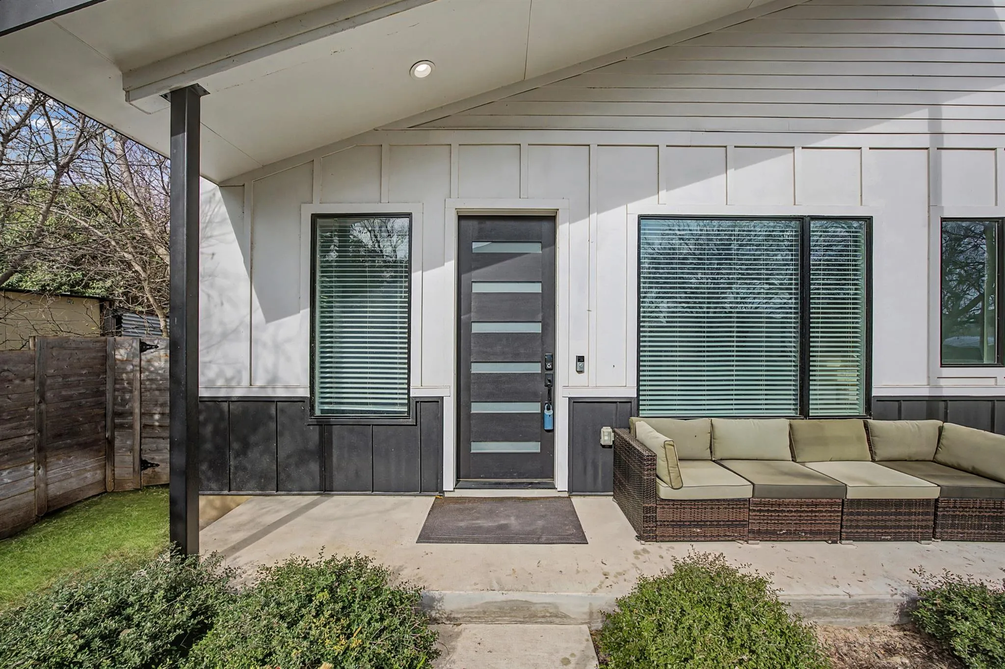 Photo 2 of 7102 PROVIDENCE AVE #2