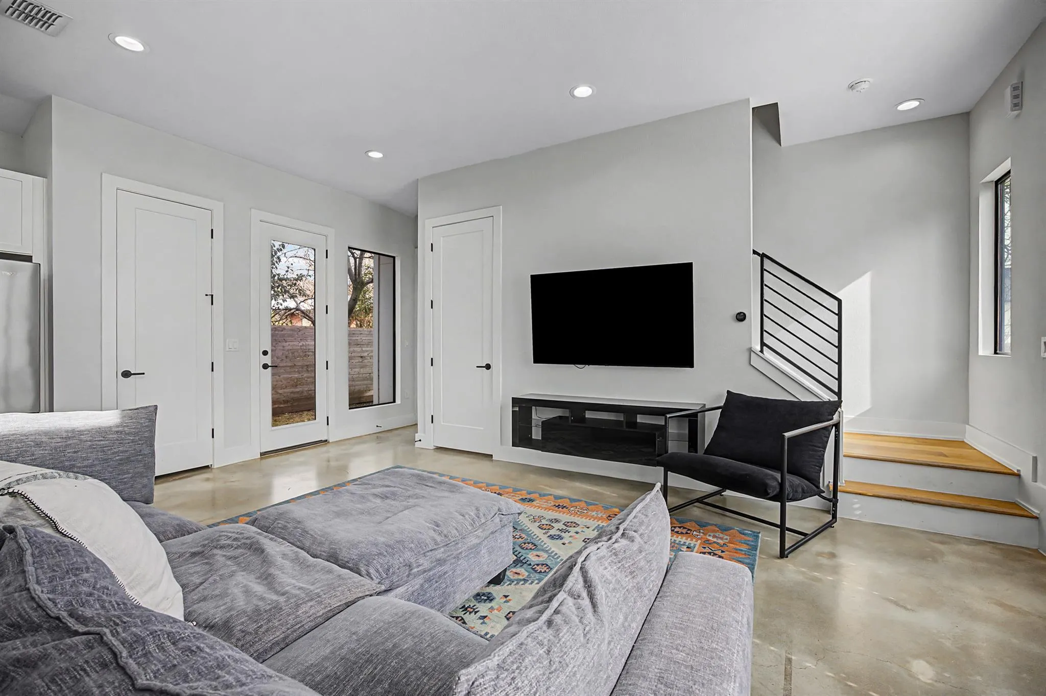 Photo 4 of 7102 PROVIDENCE AVE #2