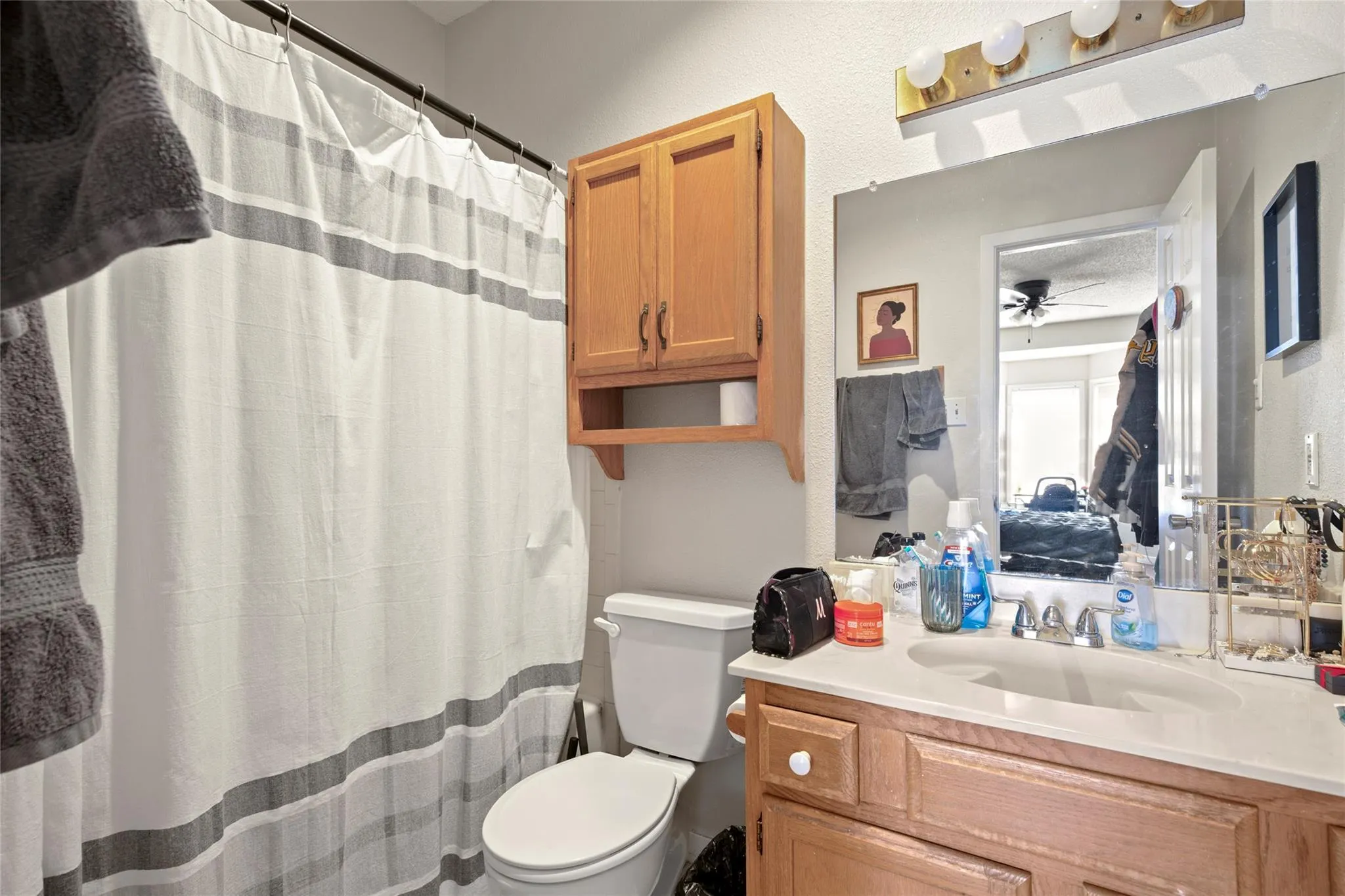 Photo 4 of 915 W 23RD ST #208