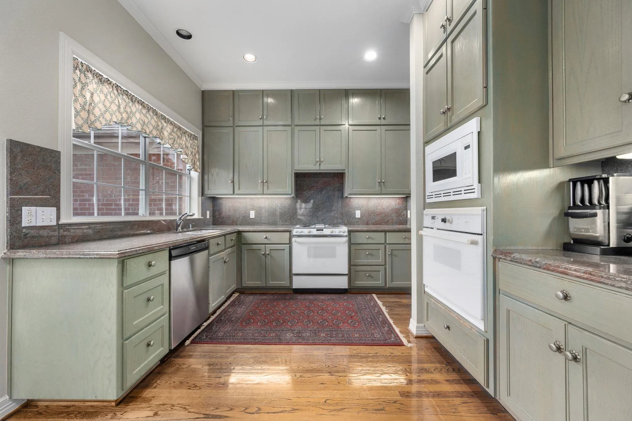 Photo 4 of 2716 HILLVIEW GREEN LN