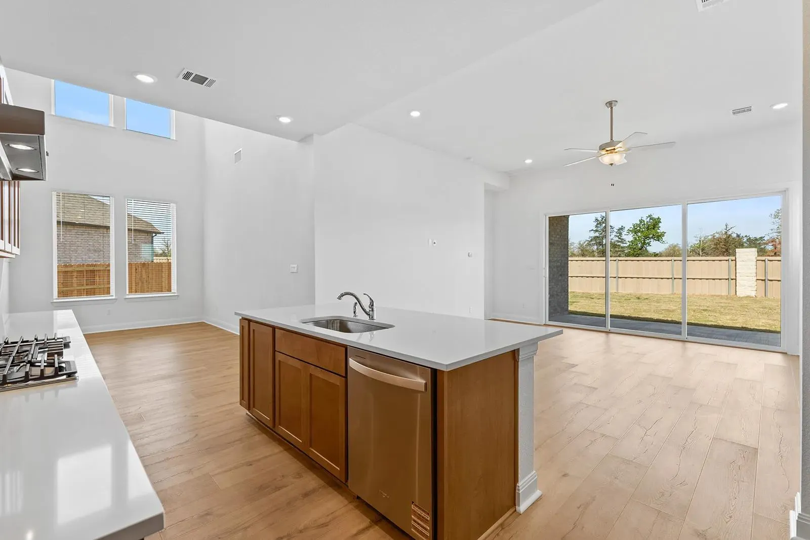 Photo 4 of 227 KINGSWOOD DR