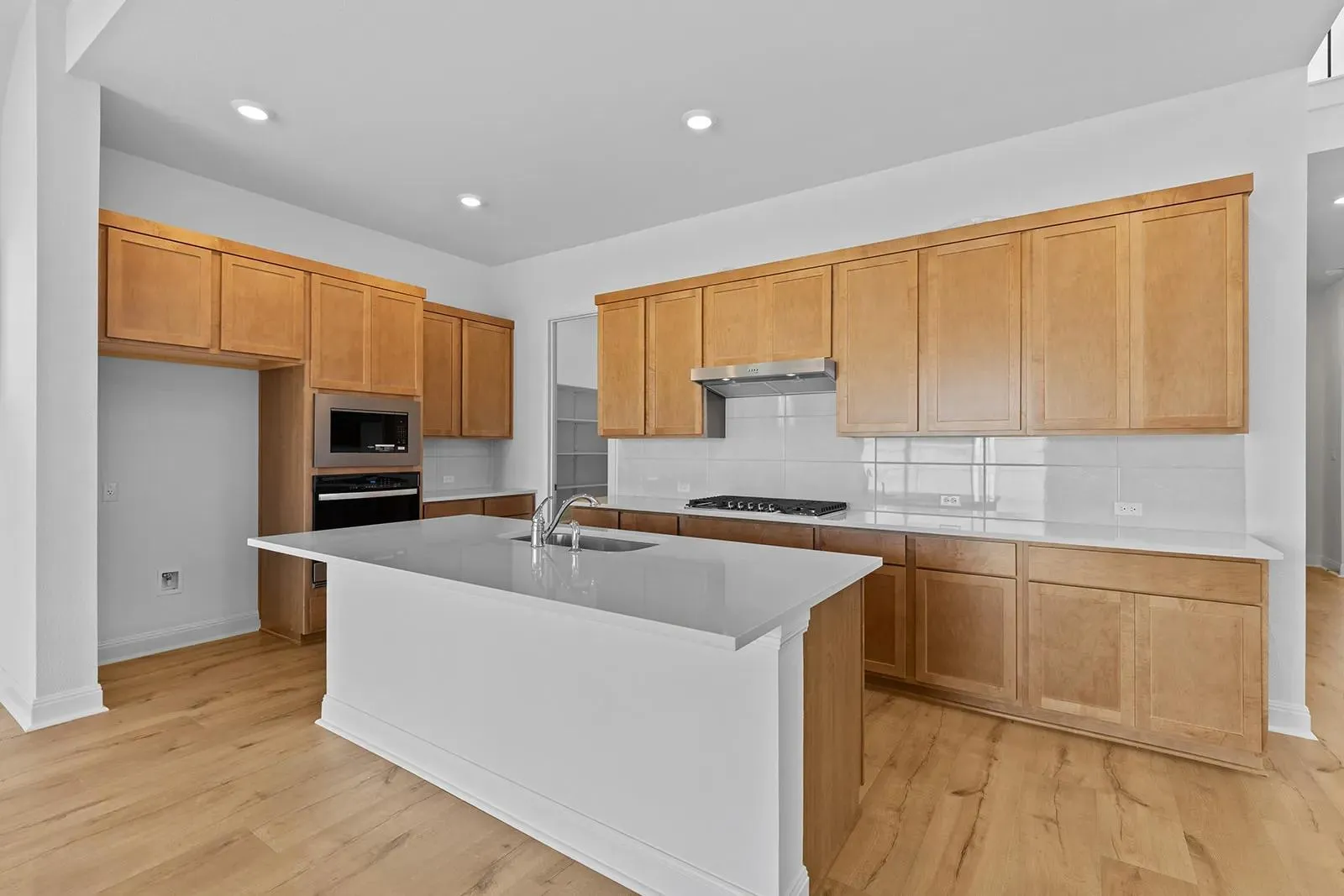 Photo 5 of 227 KINGSWOOD DR
