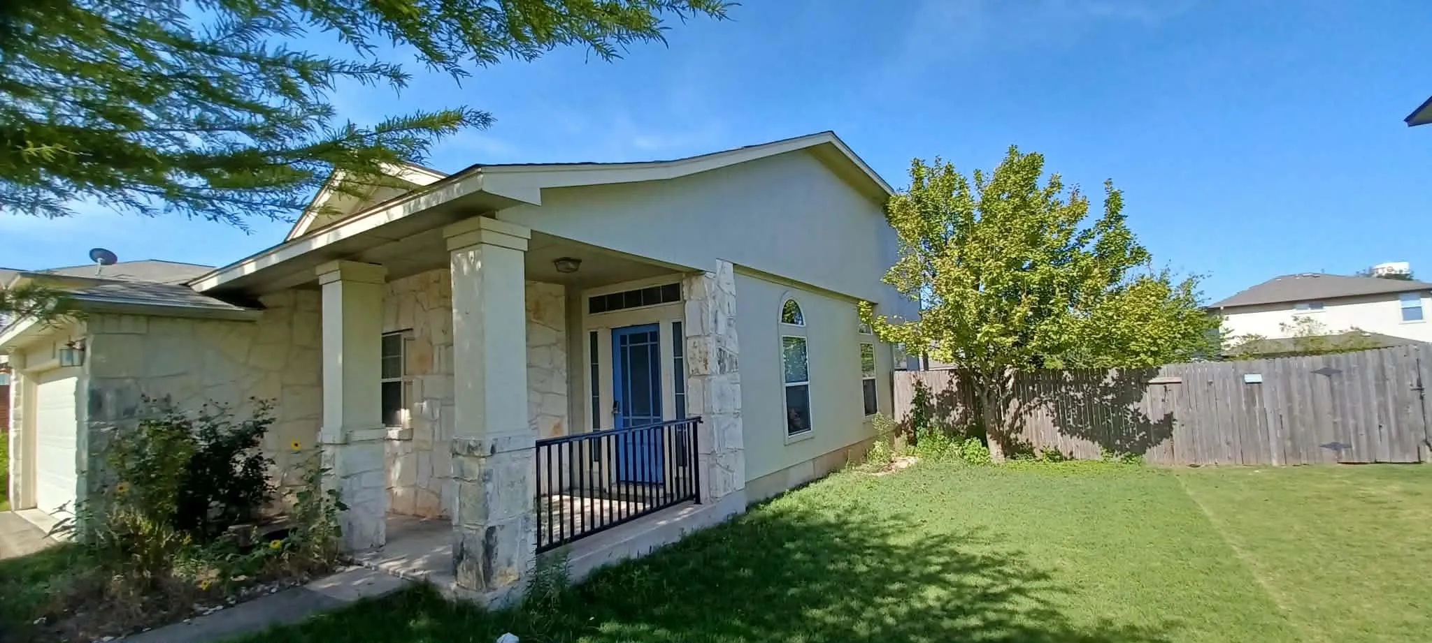 Photo 3 of 325 WIMBERLEY ST