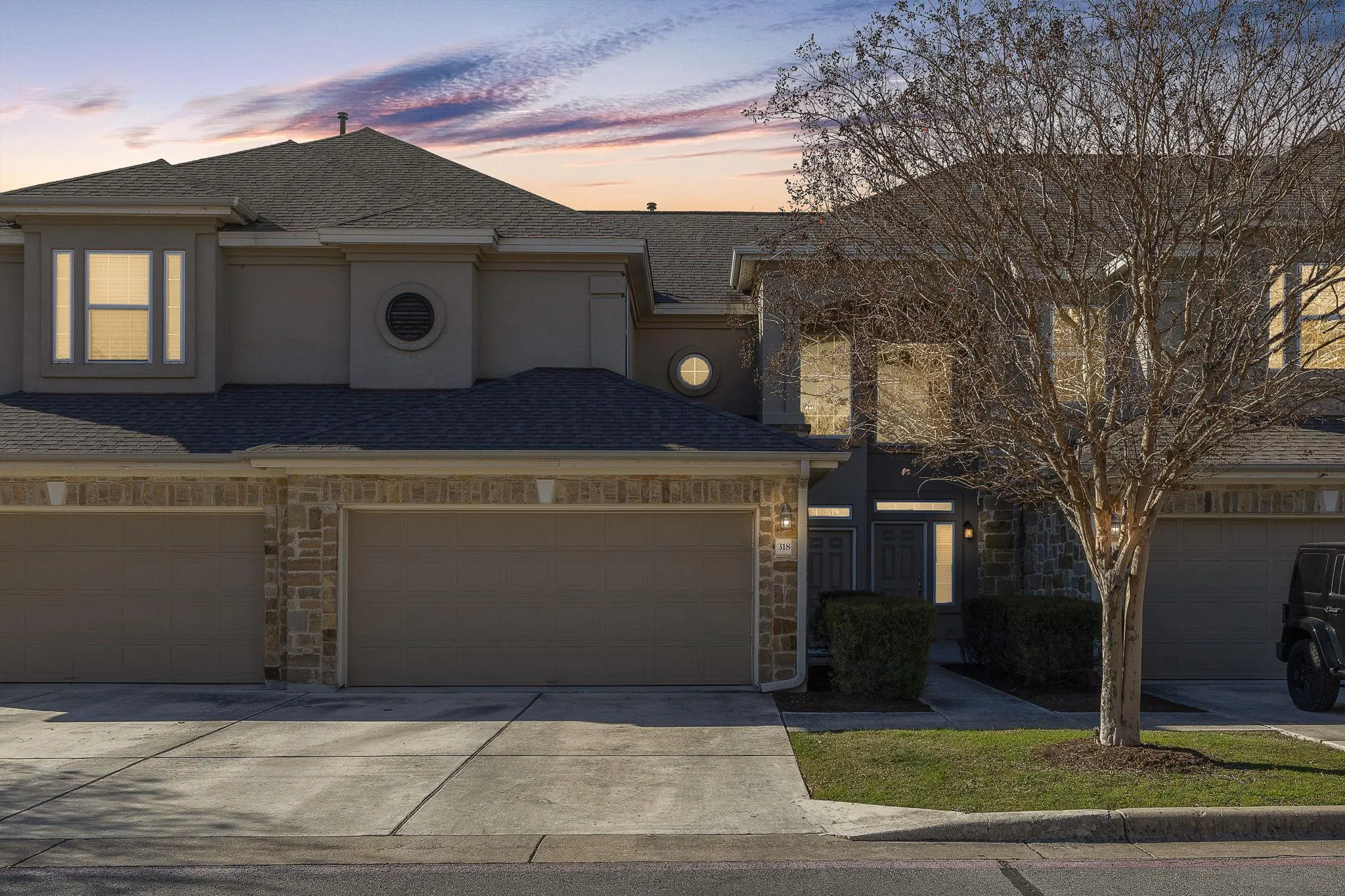 Photo 2 of 1101 E PARMER LN #318