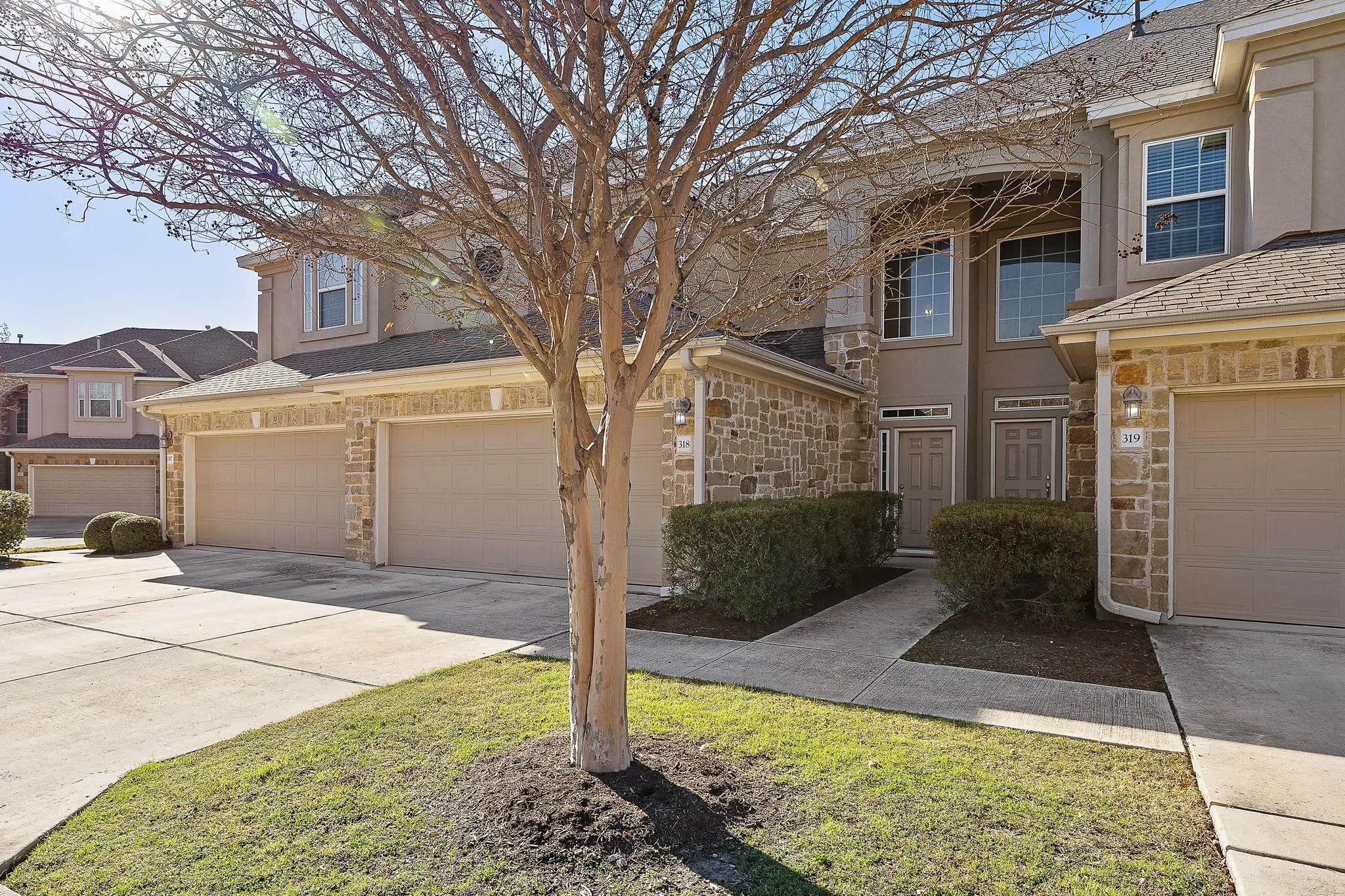 Photo 3 of 1101 E PARMER LN #318