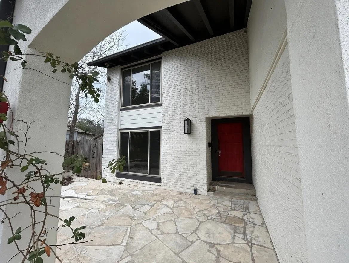 Photo 2 of 9010 QUAIL CREEK DR