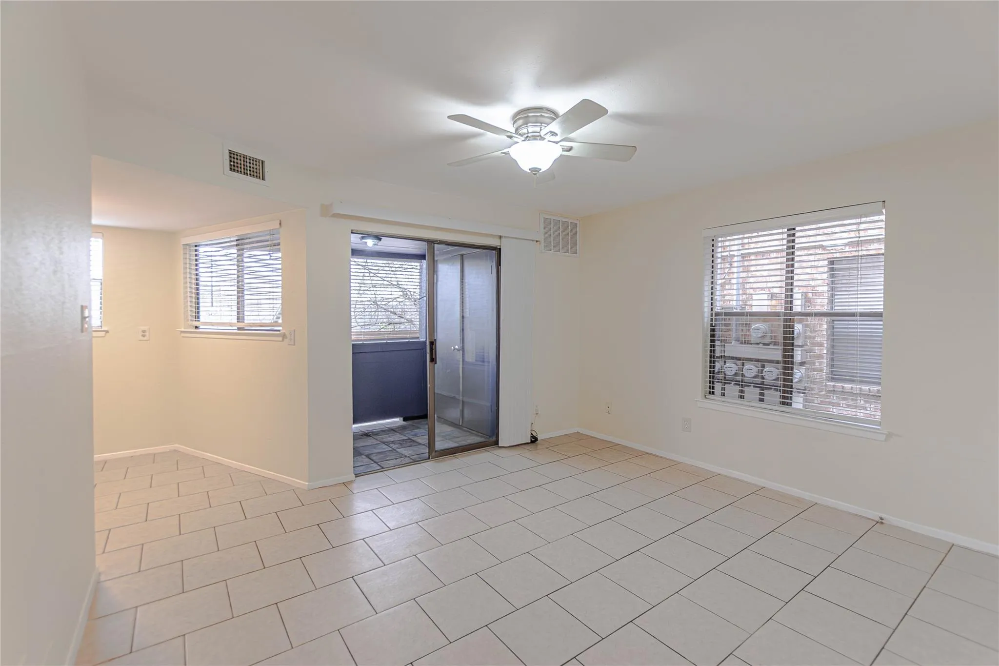 Photo 3 of 2500 BURLESON RD #601