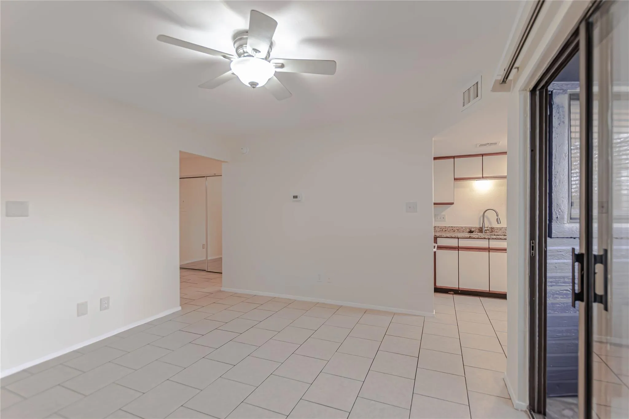 Photo 4 of 2500 BURLESON RD #601