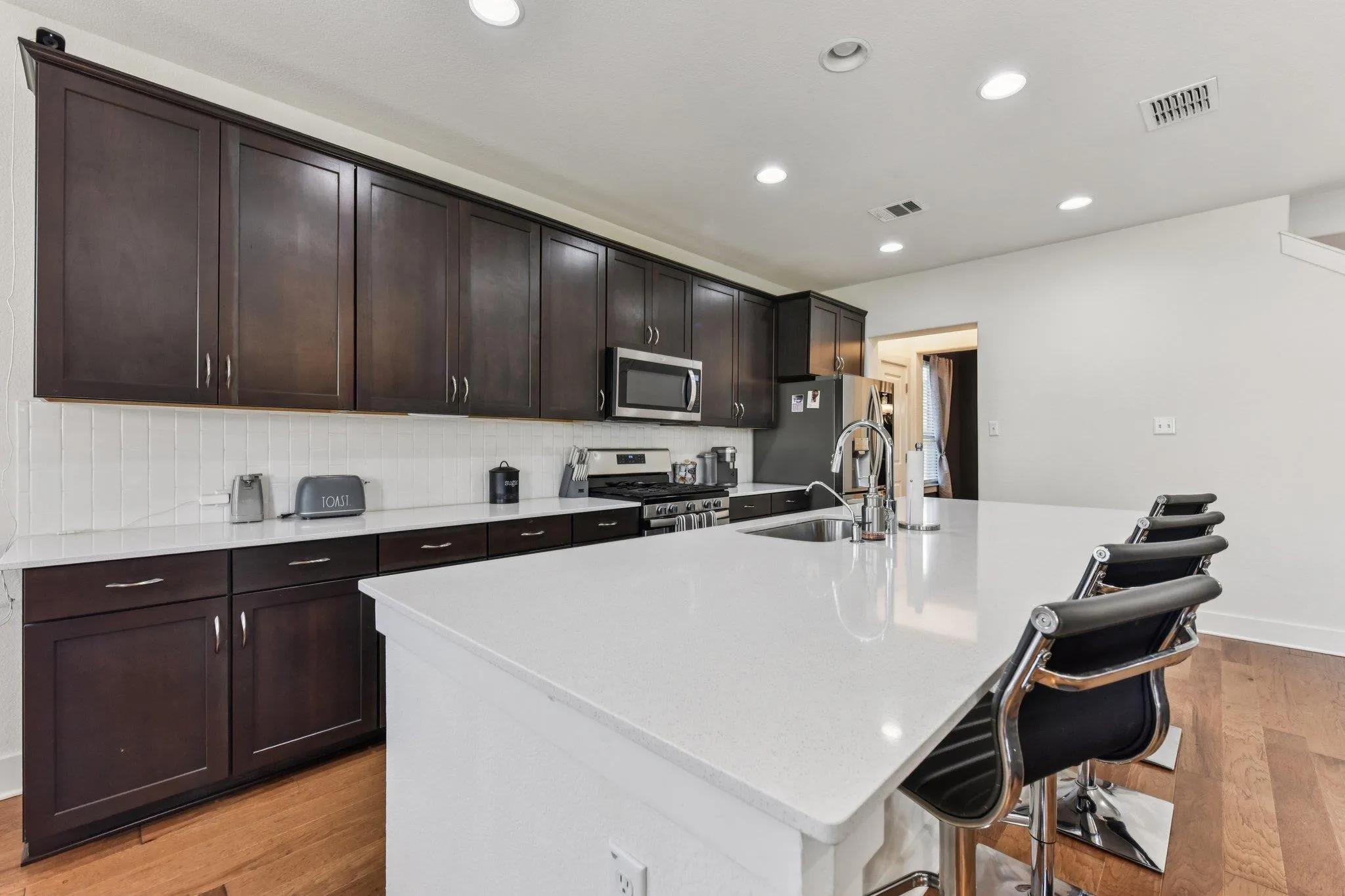 Photo 5 of 16928 LATHROP AVE