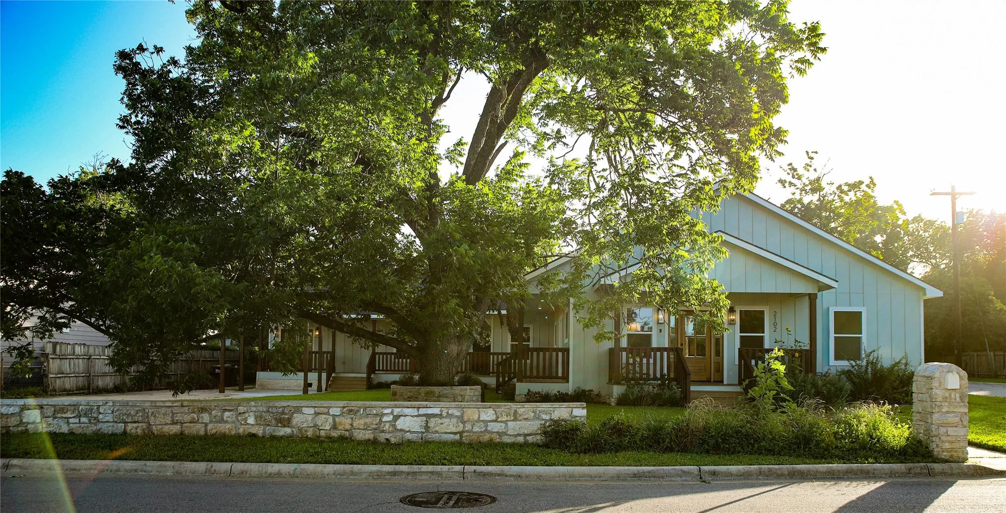 Photo 2 of 2102 S CHURCH ST