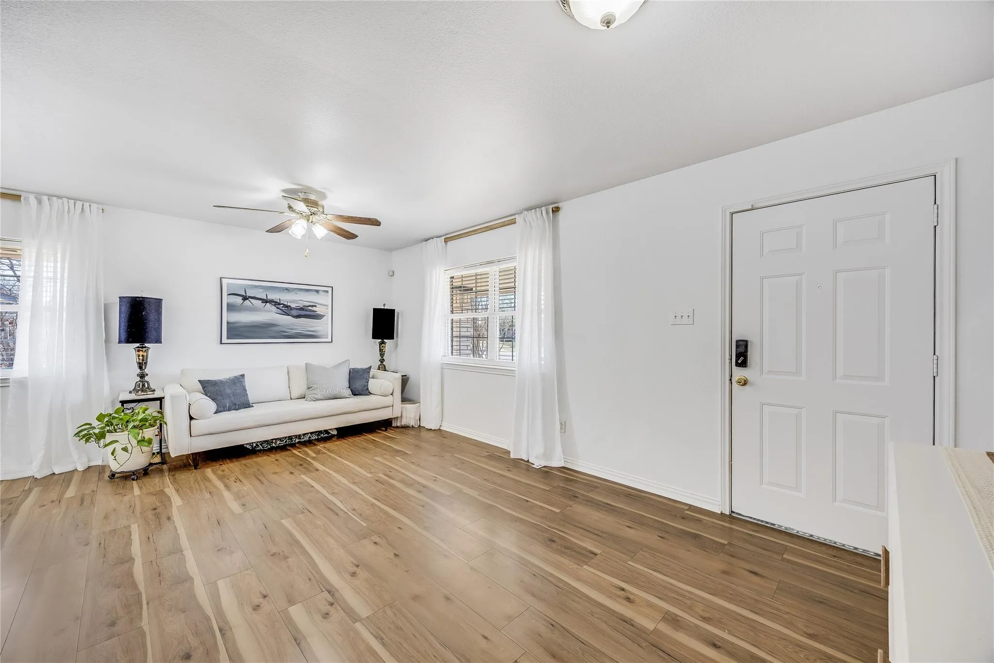 Photo 5 of 618 BENTWOOD DR