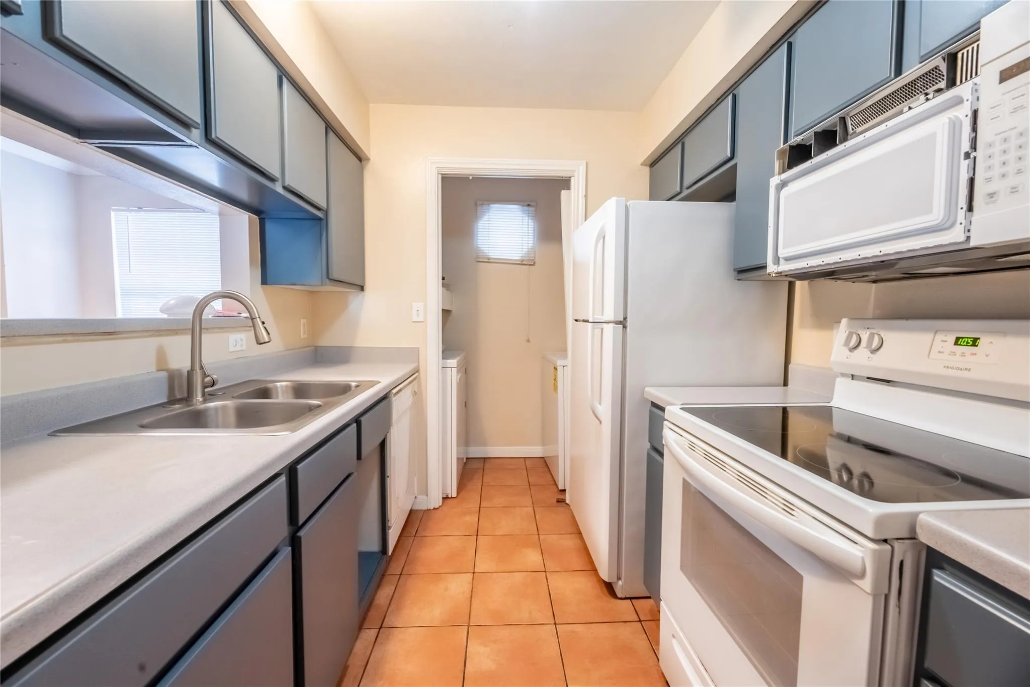 Photo 4 of 501 W 26TH ST #323