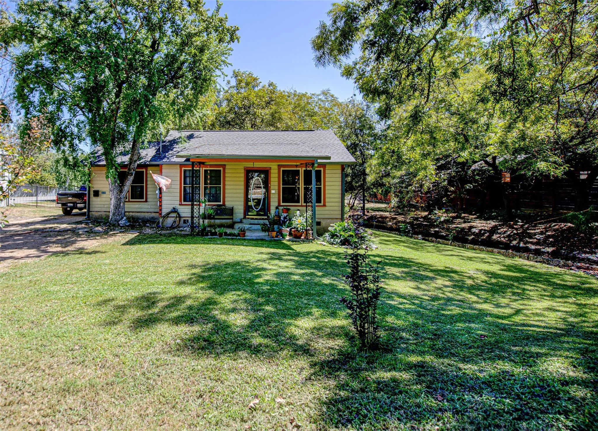 Photo of 3205 MENCHACA RD, Austin, TX, 78704
