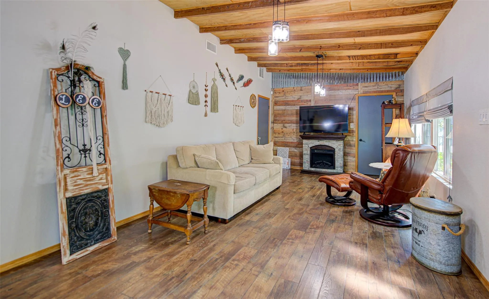 Photo 4 of 3205 MENCHACA RD