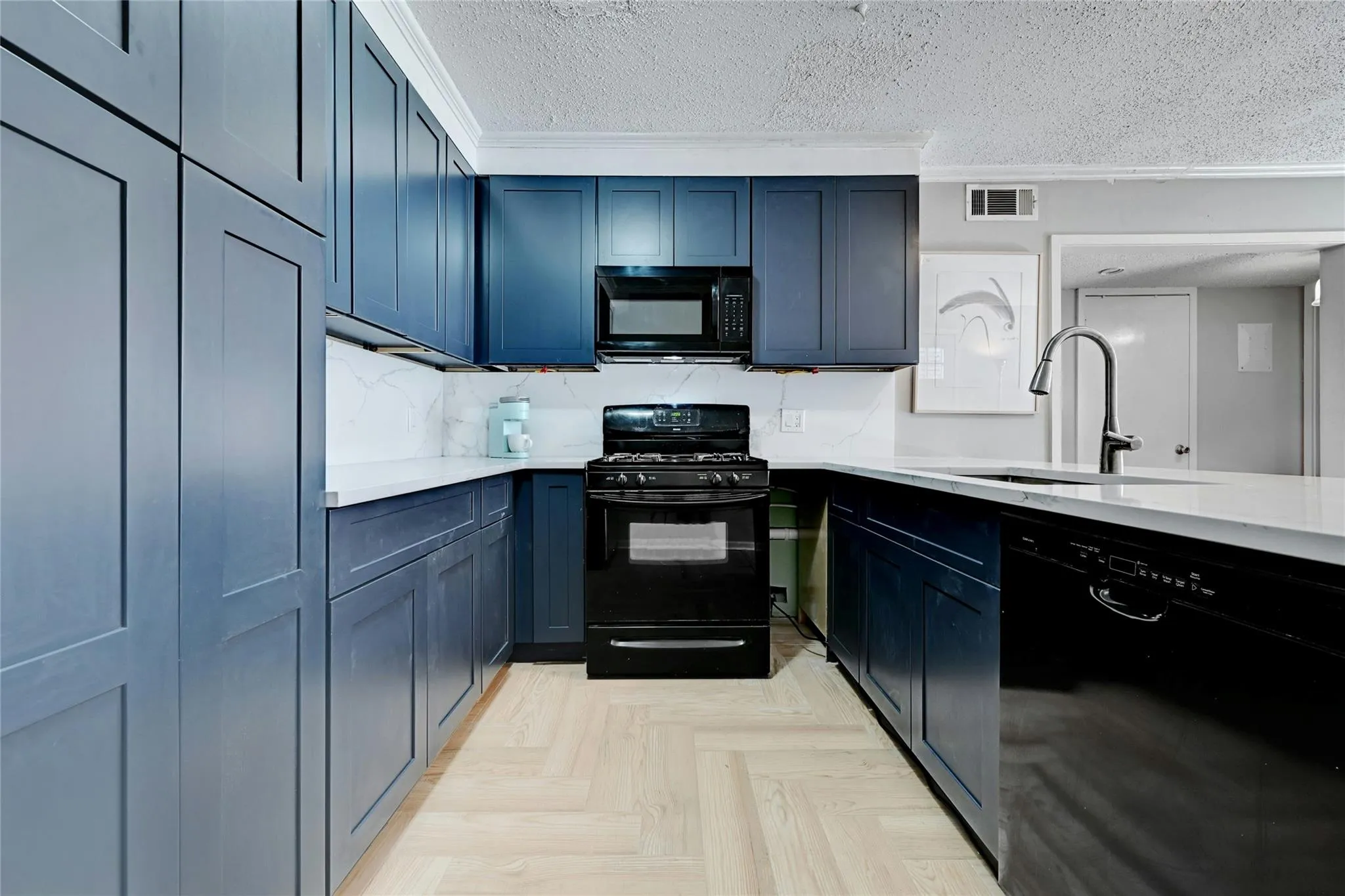 Photo 4 of 1304 SUMMIT ST #101