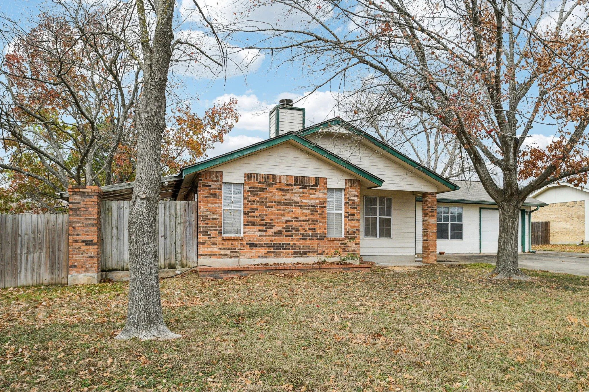 Photo 5 of 102 STUBBLEFIELD DR