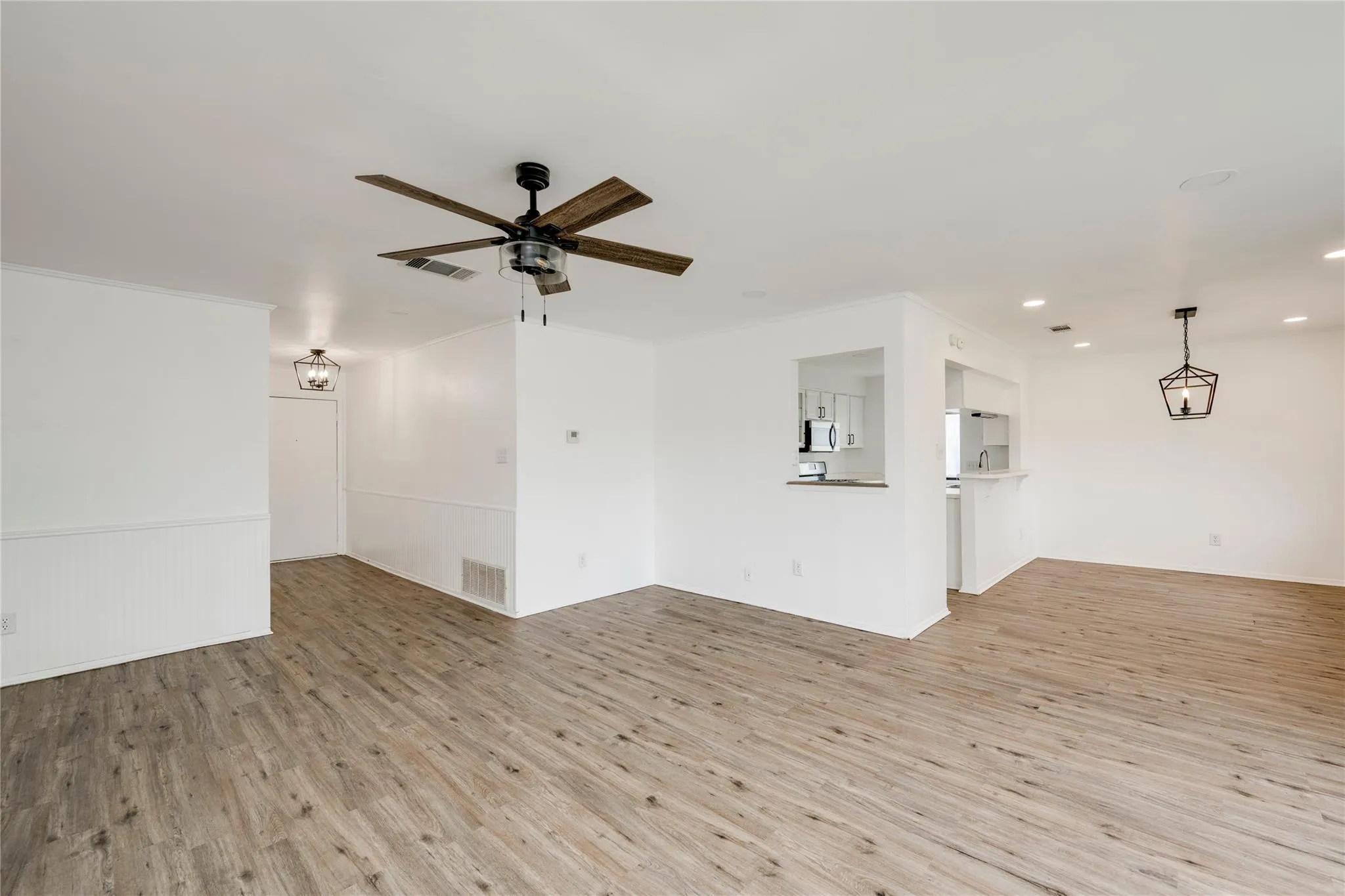 Photo 4 of 6705 LANCRET HILL DR