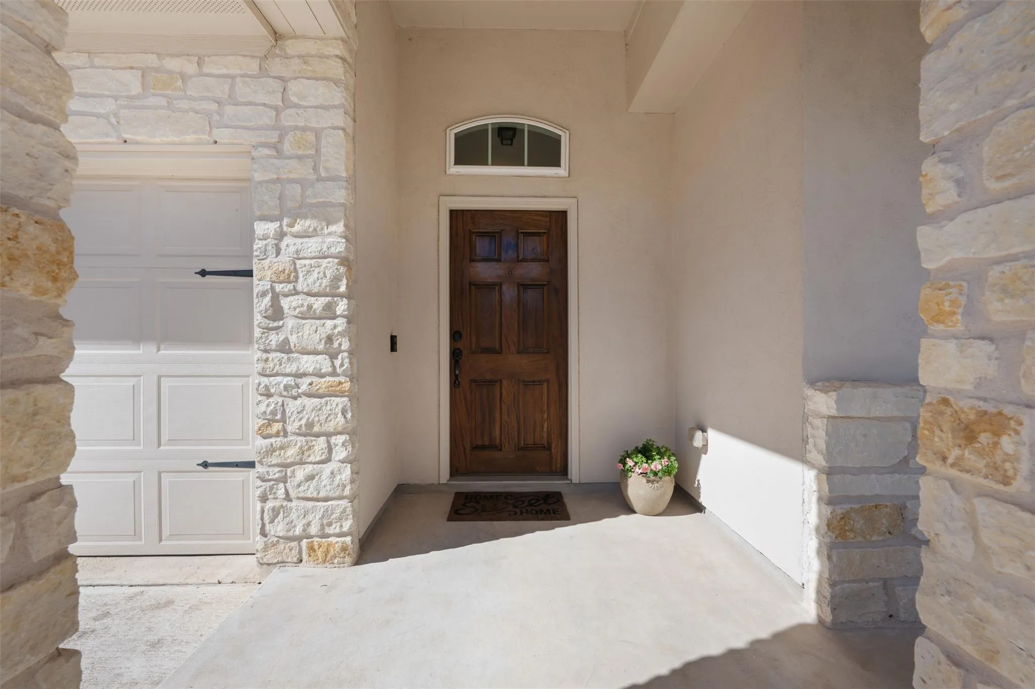 Photo 5 of 605 PALMILLA ST