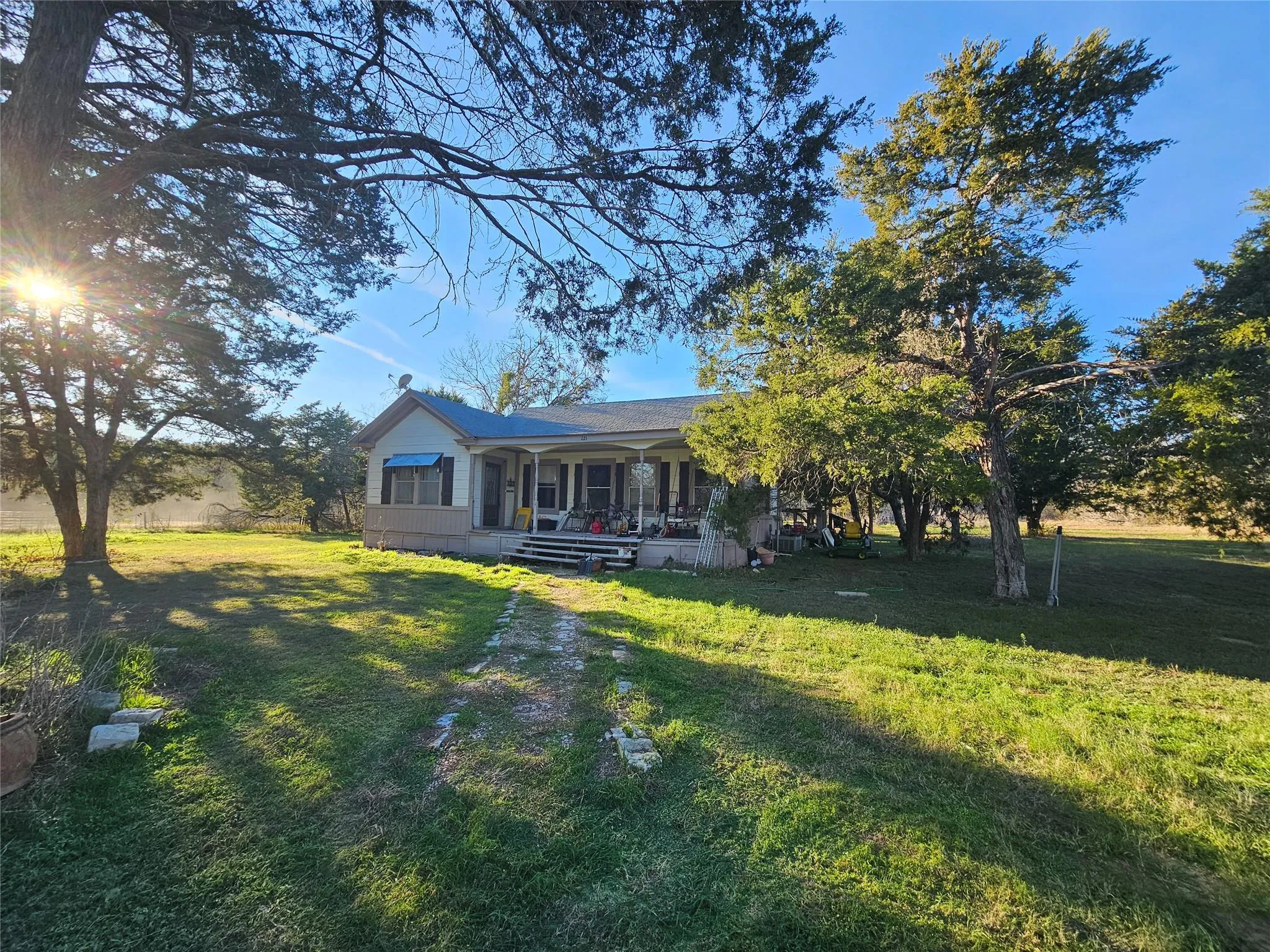 Photo of 221 LOWER ELGIN RD, Elgin, TX, 78621