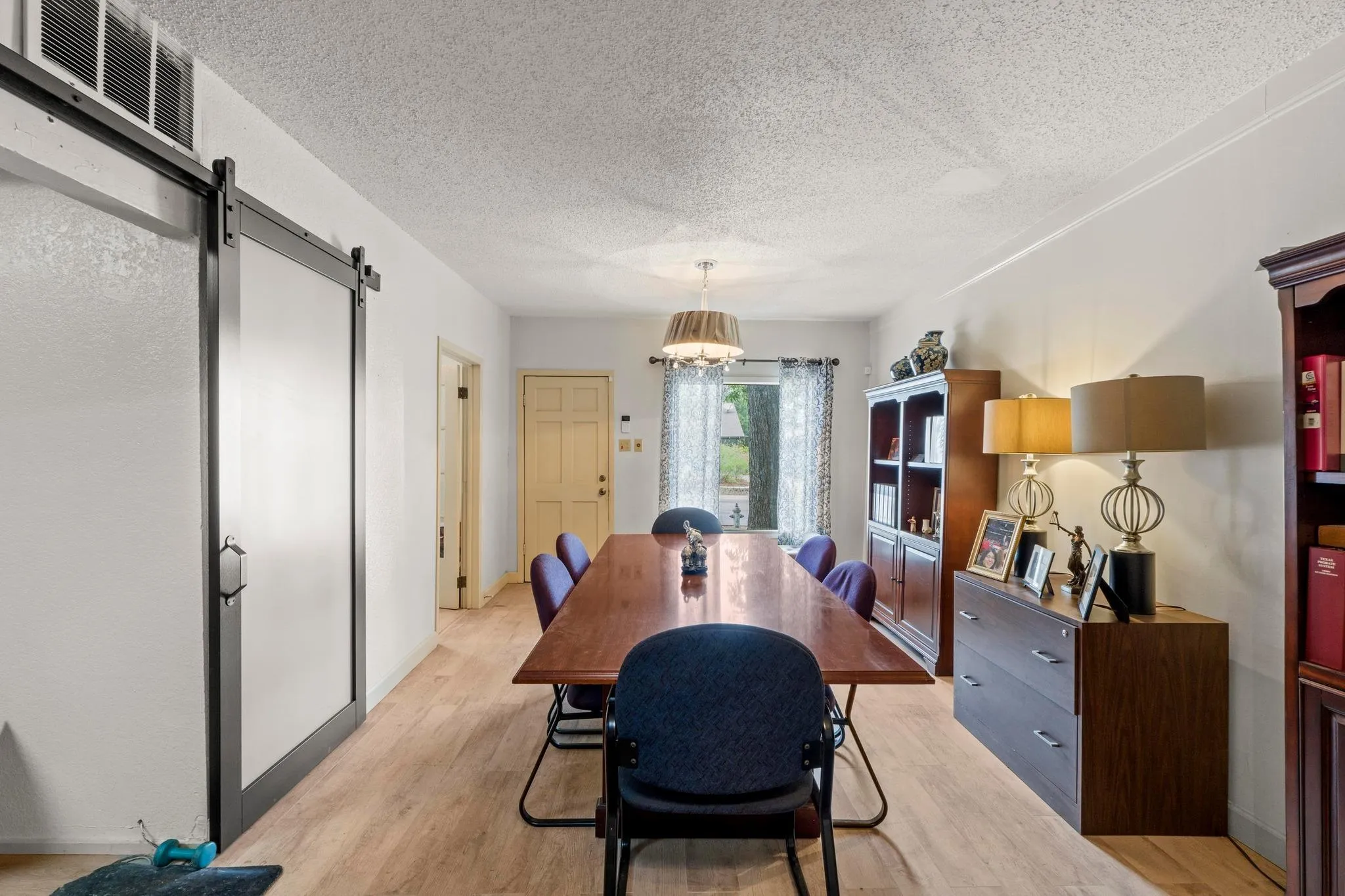 Photo 4 of 2117 E CESAR CHAVEZ ST