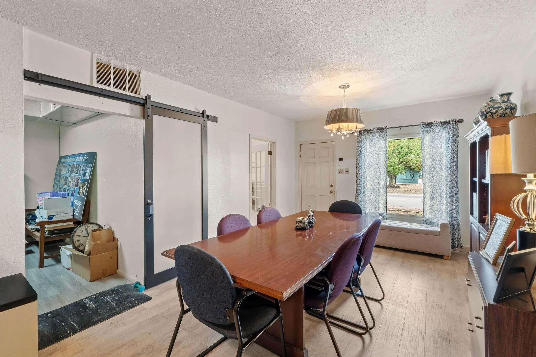Photo 3 of 2117 E CESAR CHAVEZ ST