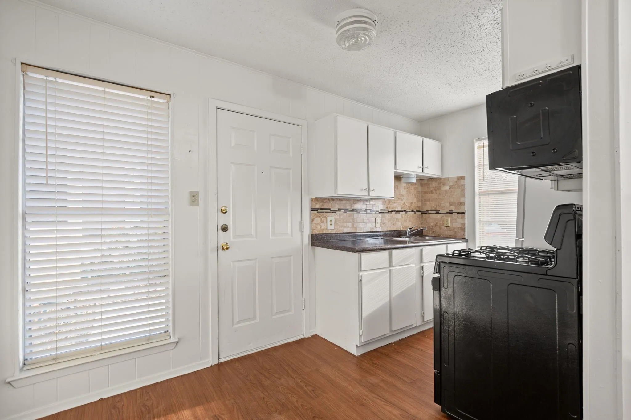 Photo 4 of 5300 GUADALUPE ST #108