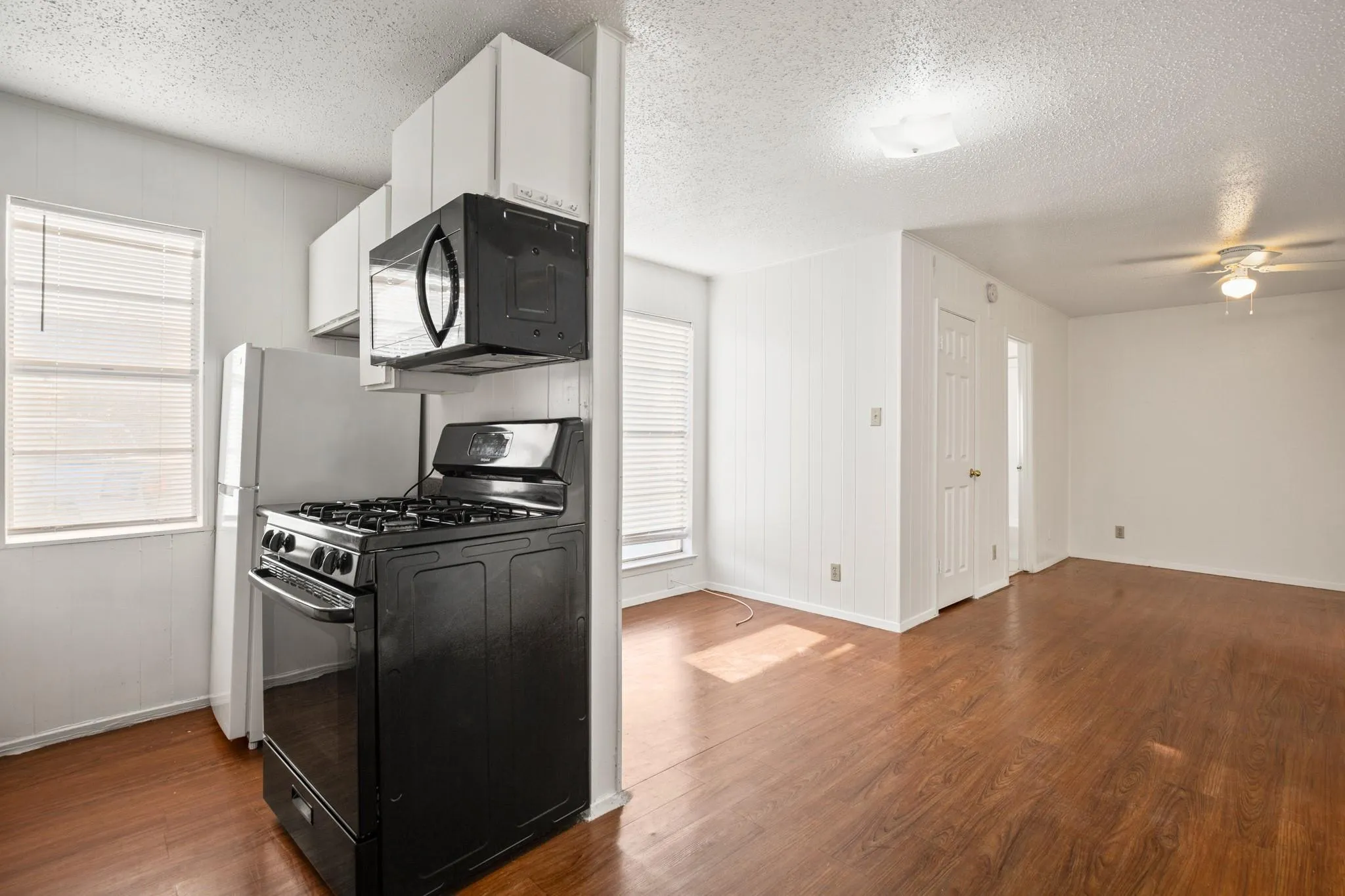 Photo 2 of 5300 GUADALUPE ST #108
