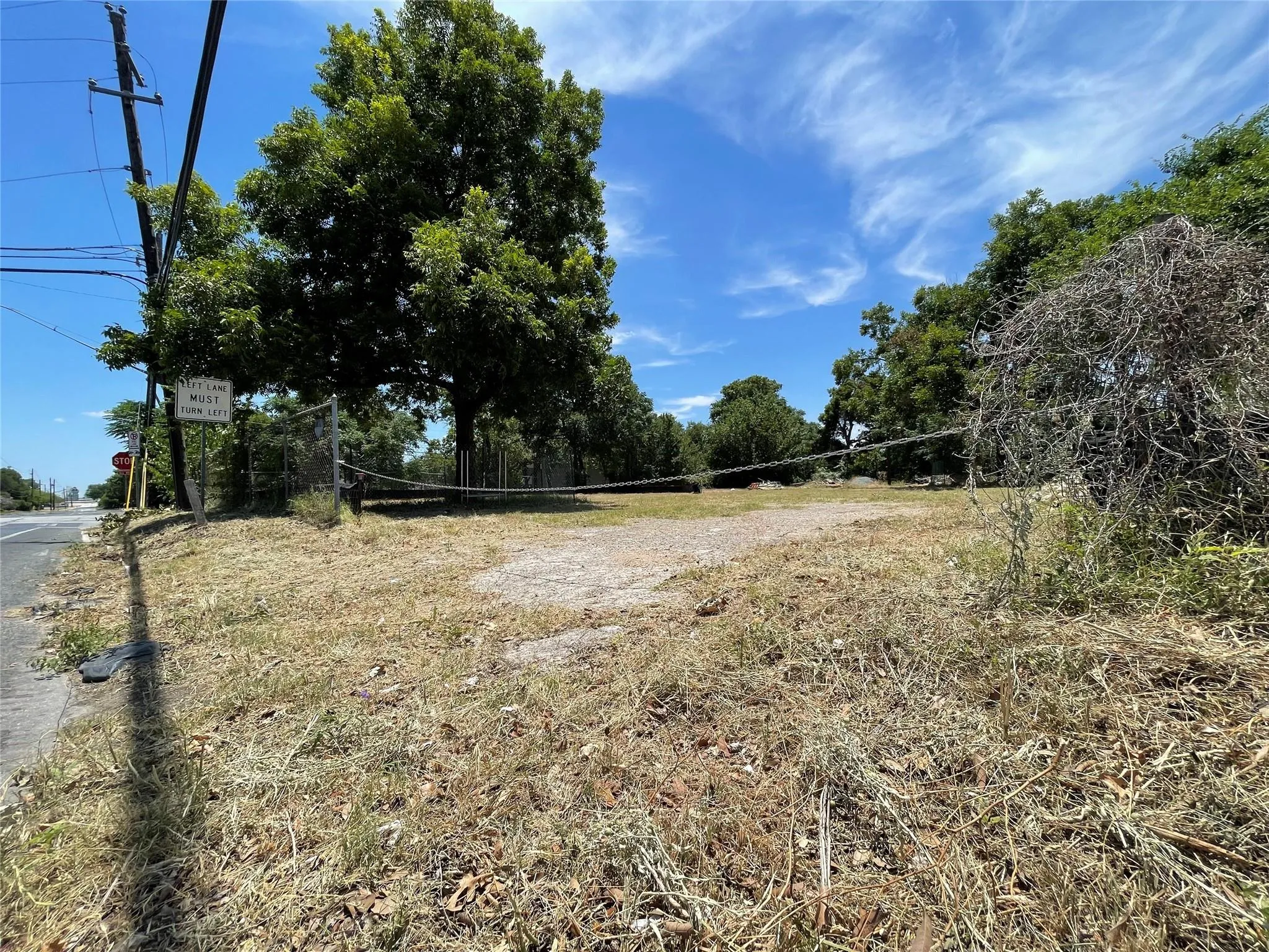 Photo 4 of 6011 BOLM RD