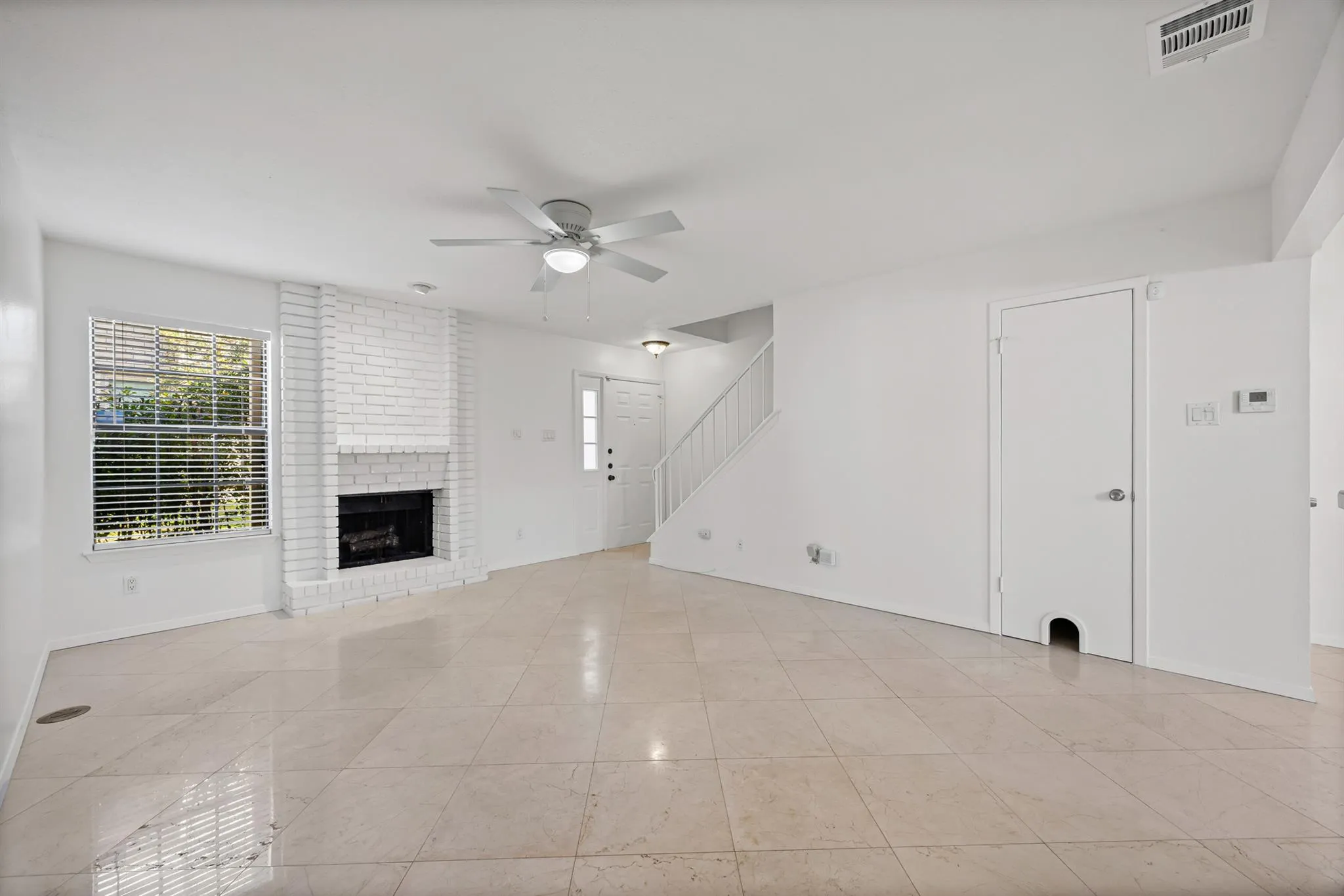 Photo 4 of 8400 JAMESTOWN DR #226