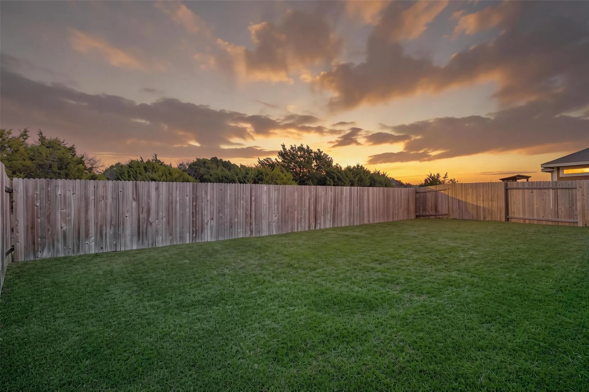 Photo 4 of 204 JORDAN VALLEY DR