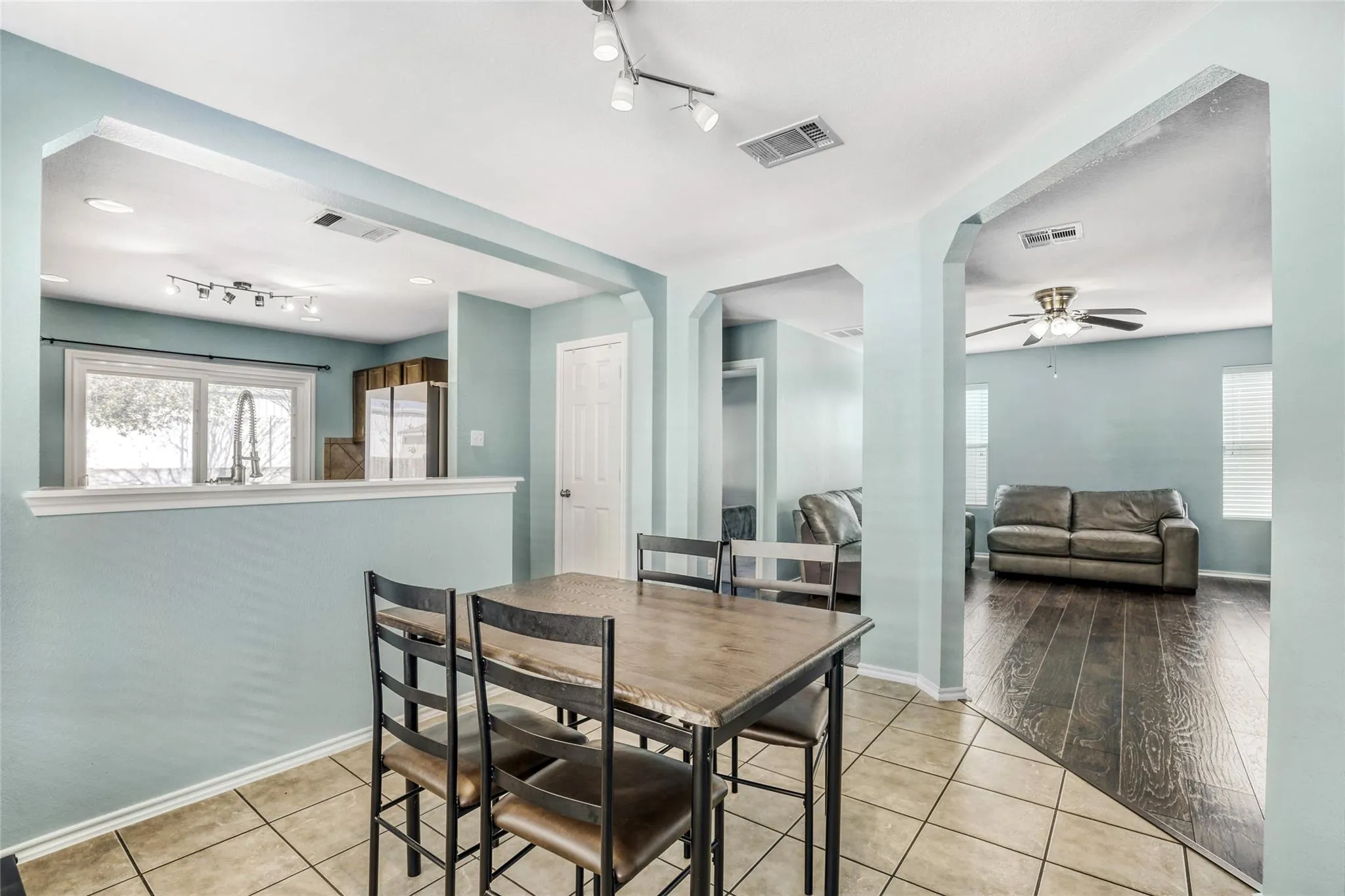 Photo 5 of 5624 COLINTON AVE