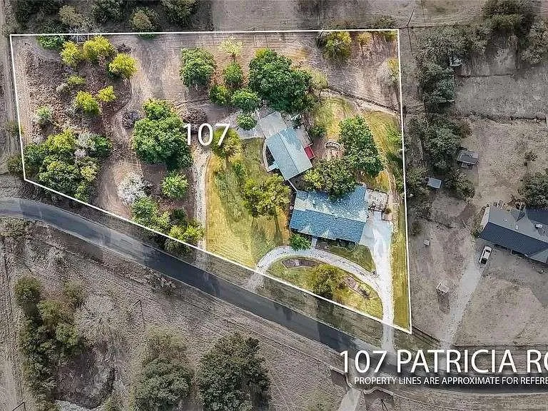 Photo 2 of 107 PATRICIA RD