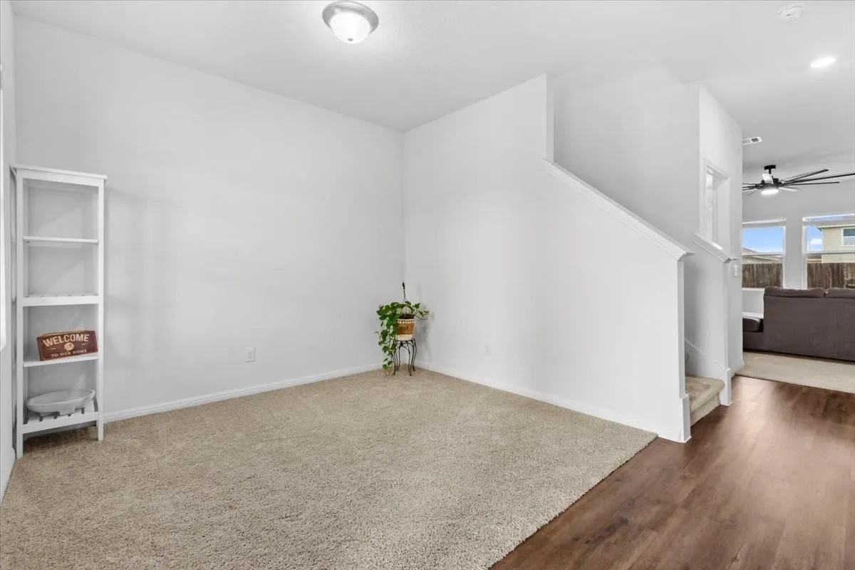 Photo 3 of 308 SHIRO DR