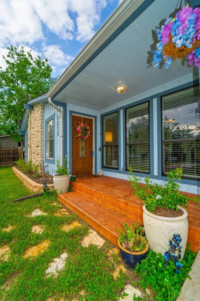 Photo 4 of 5215 OVERBROOK DR