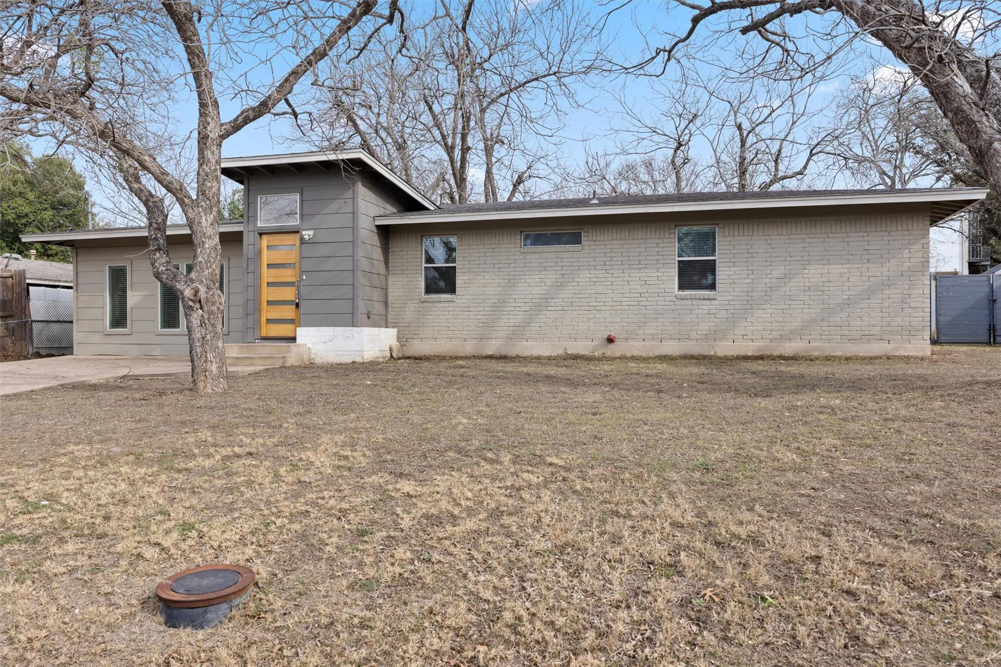 Photo 2 of 11907 POLLYANNA AVE