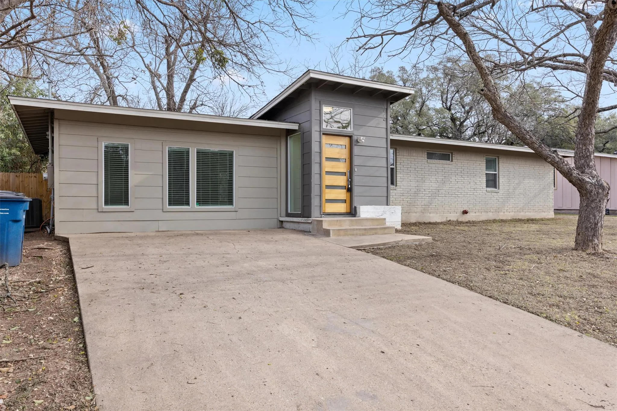 Photo 3 of 11907 POLLYANNA AVE
